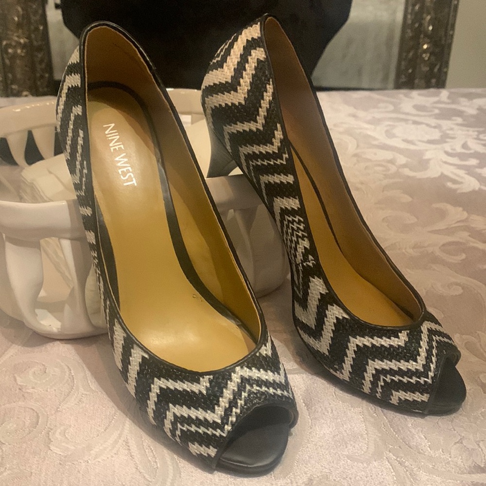 NINE WEST black and white zigzag shoes!